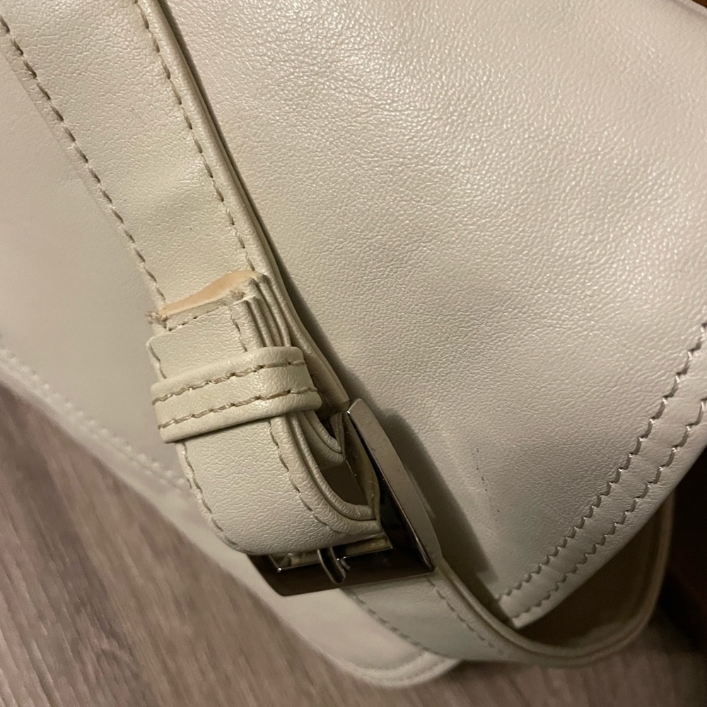 Aurielle Ivory Leather Multi-compartment Crossbody Purse - Picture 9 of 14